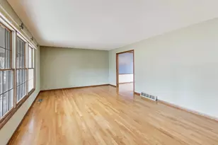 56 Winthrop New Rd, Sugar Grove, IL 60554 - Photo 5