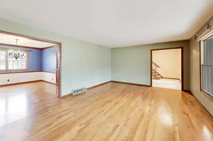 56 Winthrop New Rd, Sugar Grove, IL 60554 - Photo 7