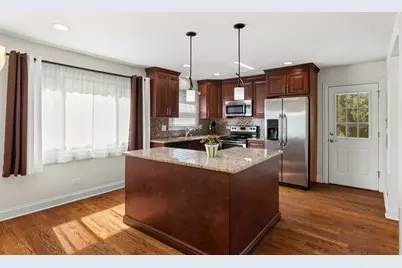 212 E Lakeside Drive, Vernon Hills, IL 60061 - Photo 7