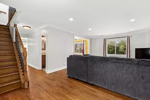 212 E Lakeside Dr, Vernon Hills, IL 60061 - Photo 3