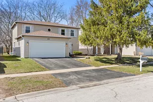 212 E Lakeside Dr, Vernon Hills, IL 60061 - Photo 1