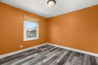 212 E Lakeside Drive, Vernon Hills, IL 60061 - Photo 13