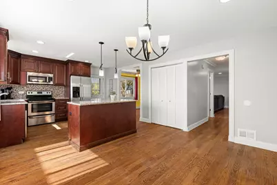 212 E Lakeside Drive, Vernon Hills, IL 60061 - Photo 9