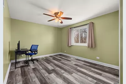 212 E Lakeside Drive, Vernon Hills, IL 60061 - Photo 15