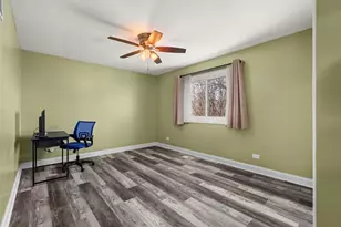 212 E Lakeside Dr, Vernon Hills, IL 60061 - Photo 15