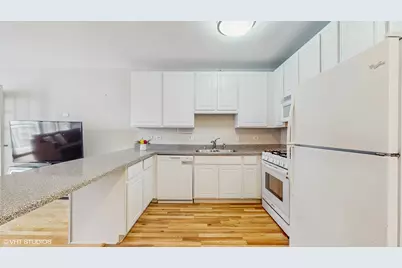 630 N State Street #2403, Chicago, IL 60654 - Photo 9