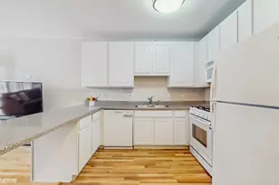 630 N State St, Chicago, IL 60654 - Photo 9