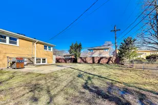 9043 Kenton Ave, Skokie, IL 60076 - Photo 29