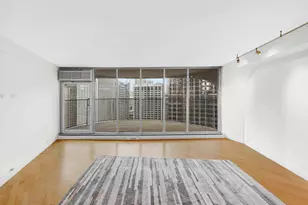 300 N State St, Chicago, IL 60654 - Photo 9