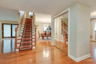 137 Haverhill Ln, Schaumburg, IL 60193 - Photo 3