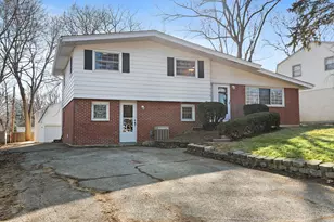 657 Lomond Dr, Mundelein, IL 60060 - Photo 3