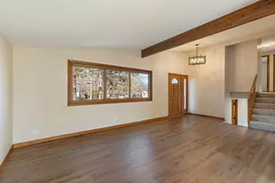 657 Lomond Dr, Mundelein, IL 60060 - Photo 5