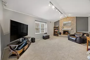 1948 Concord Dr, Downers Grove, IL 60516 - Photo 3