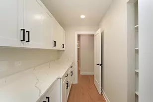 2580 Crestwood Ln, Riverwoods, IL 60015 - Photo 11