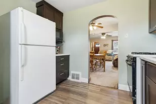 126 W Lowell Ave, Pontiac, IL 61764 - Photo 9