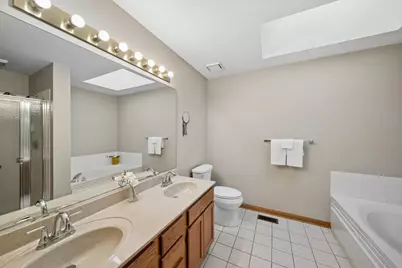 3195 Village Green Drive, Aurora, IL 60504 - Photo 15