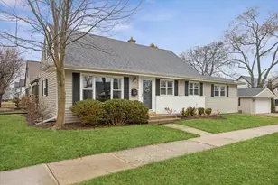 927 N Haddow Ave, Arlington Heights, IL 60004 - Photo 1