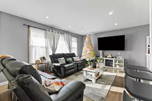 7624 Lockwood Ave, Burbank, IL 60459 - Photo 3