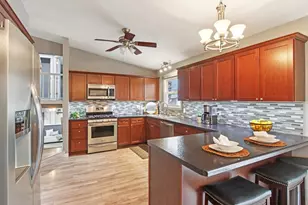 1811 Longmeadow Dr, Lindenhurst, IL 60046 - Photo 13