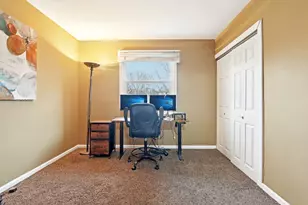 1811 Longmeadow Dr, Lindenhurst, IL 60046 - Photo 17