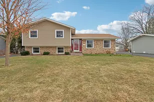 1811 Longmeadow Dr, Lindenhurst, IL 60046 - Photo 1