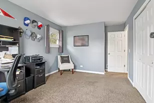 1811 Longmeadow Dr, Lindenhurst, IL 60046 - Photo 23