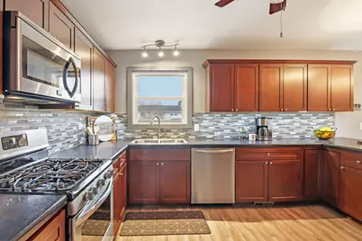 1811 Longmeadow Drive, Lindenhurst, IL 60046 - Photo 15