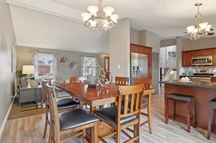 1811 Longmeadow Dr, Lindenhurst, IL 60046 - Photo 9