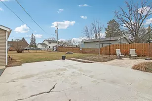 1811 Longmeadow Dr, Lindenhurst, IL 60046 - Photo 33