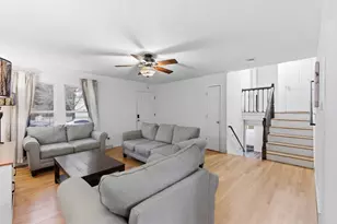 1348 Sheffield Dr, Elgin, IL 60123 - Photo 5