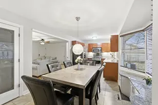 1348 Sheffield Dr, Elgin, IL 60123 - Photo 9