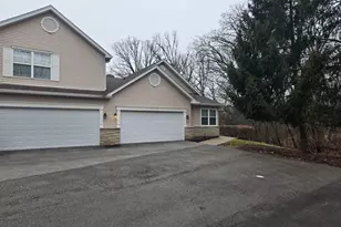 927 Treeline Ct, Lockport, IL 60441 - Photo 1