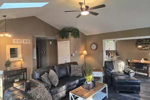 927 Treeline Ct, Lockport, IL 60441 - Photo 3