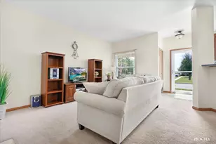 514 Clayton Cir, Sycamore, IL 60178 - Photo 3