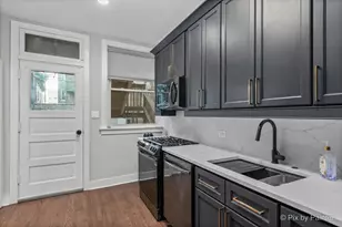 1057 W Columbia Ave, Chicago, IL 60626 - Photo 15