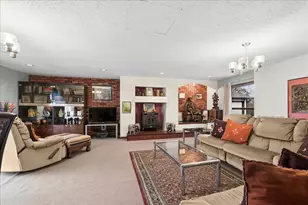 609 Forest Edge Ln, Des Plaines, IL 60016 - Photo 13