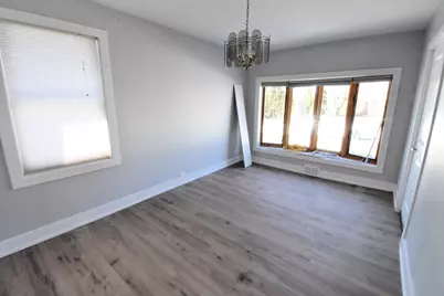 22 N Kenilworth Avenue, Mount Prospect, IL 60056 - Photo 5