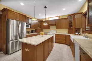 2161 Burnham Ct, Algonquin, IL 60102 - Photo 3