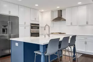 734 Forest Glen Ln, Oak Brook, IL 60523 - Photo 13