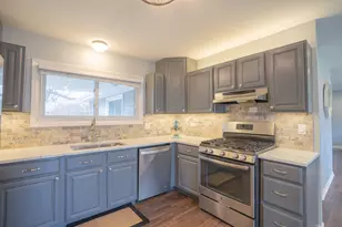 1935 Larchmont Rd, Hoffman Estates, IL 60169 - Photo 11