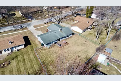 1935 Larchmont Road, Hoffman Estates, IL 60169 - Photo 27