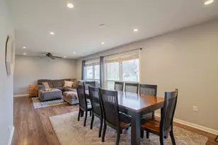 1935 Larchmont Rd, Hoffman Estates, IL 60169 - Photo 5