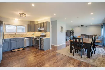 1935 Larchmont Road, Hoffman Estates, IL 60169 - Photo 11