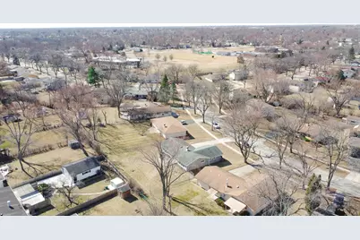 1935 Larchmont Road, Hoffman Estates, IL 60169 - Photo 29