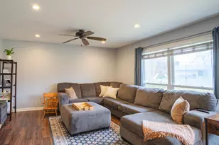 1935 Larchmont Rd, Hoffman Estates, IL 60169 - Photo 7