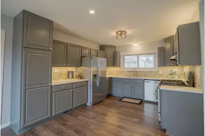 1935 Larchmont Road, Hoffman Estates, IL 60169 - Photo 9