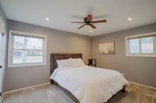 1935 Larchmont Rd, Hoffman Estates, IL 60169 - Photo 15