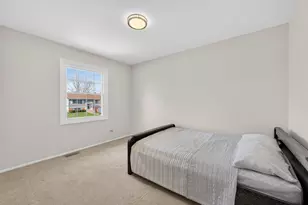 1293 W Oakmont Rd, Hoffman Estates, IL 60169 - Photo 17