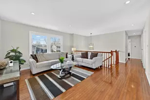 1293 W Oakmont Rd, Hoffman Estates, IL 60169 - Photo 5