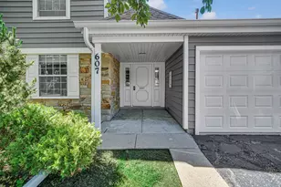 607 Berkley Ct, Schaumburg, IL 60194 - Photo 3